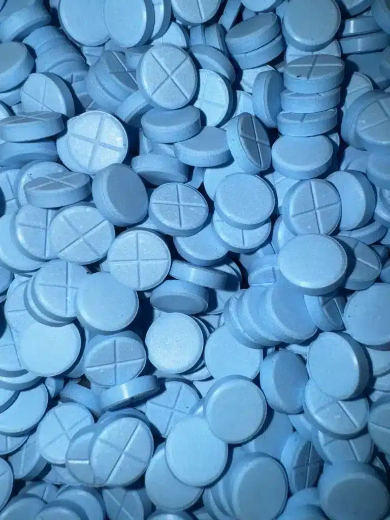 Blåa tabletter av Oral BPC-157 2.69 mg, designade för snabb återhämtning och vävnadsreparation.